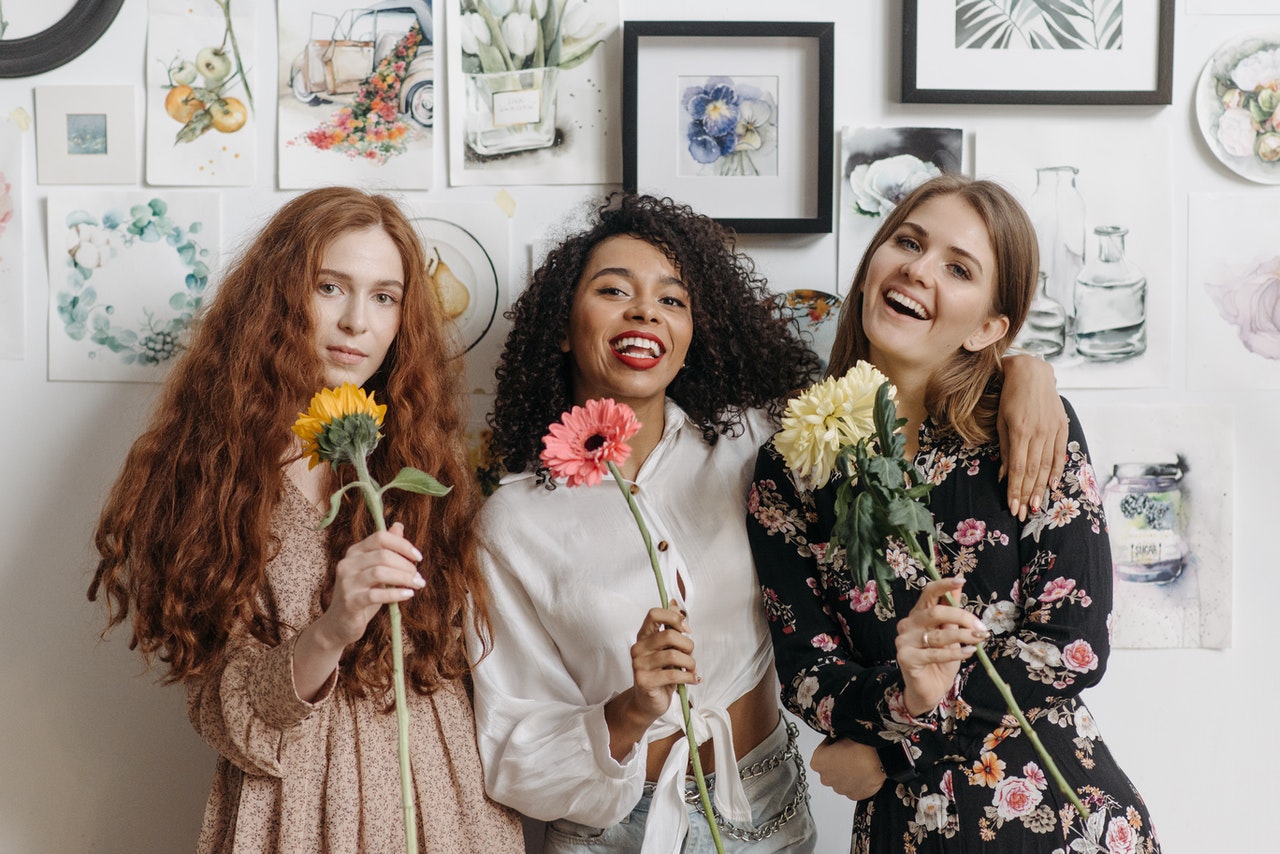 How to dress if you are a short woman? : Ten tips for dressing