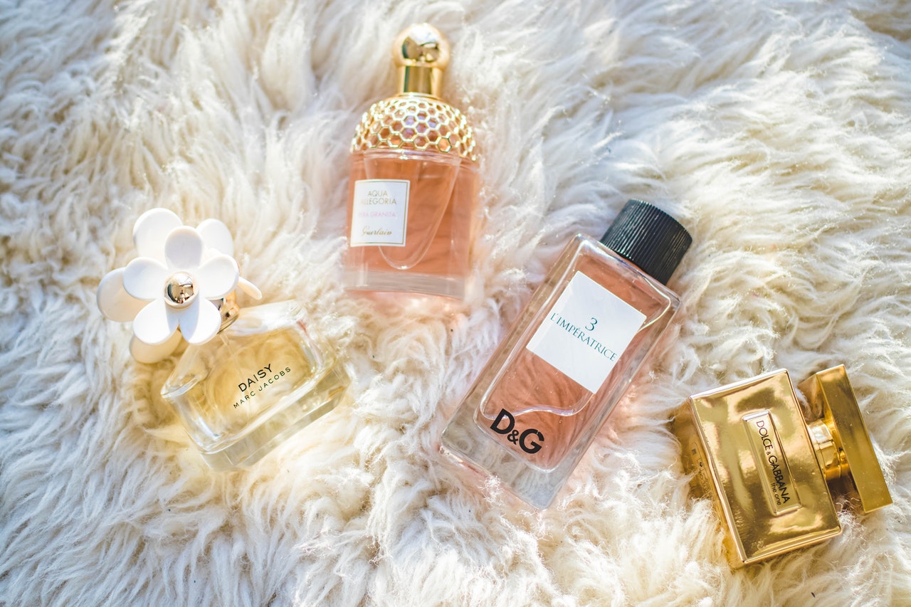 Original perfumes have a number of characteristics that distinguish them from copies.