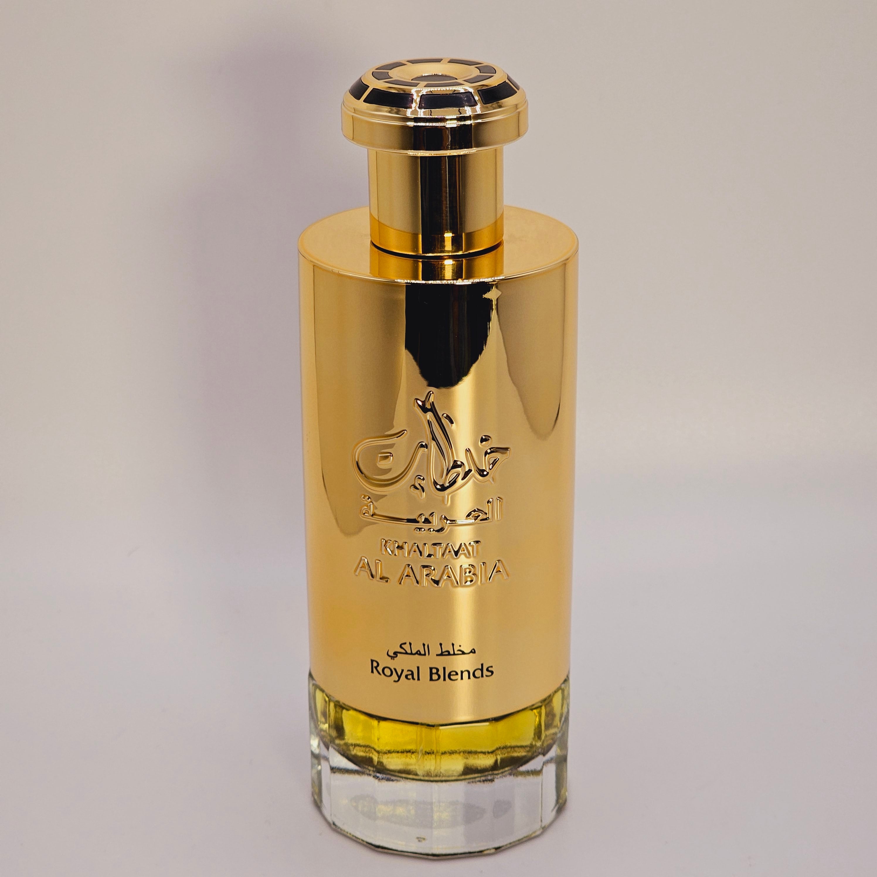 Lattafa Khaltaat Al Arabia Royal Blends presents an elegant, enveloping fruity, woody, amber profile. Its composition is designed for women and men and offers a versatile fragrance experience ideal for everyday wear, dates, dinners, and special occasions.